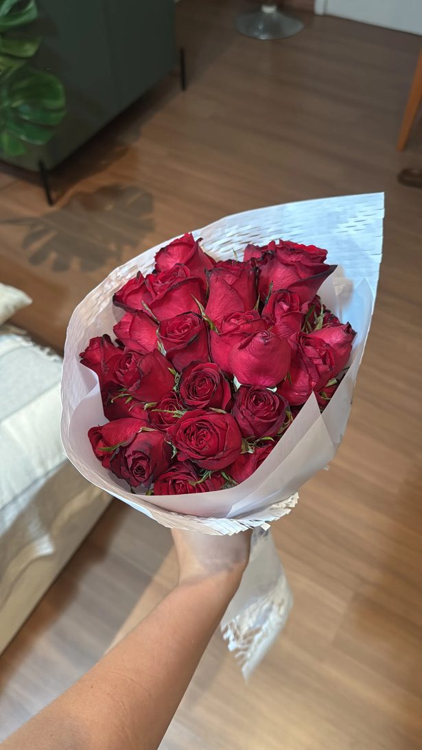Buquê de rosas vermelhas naturais
