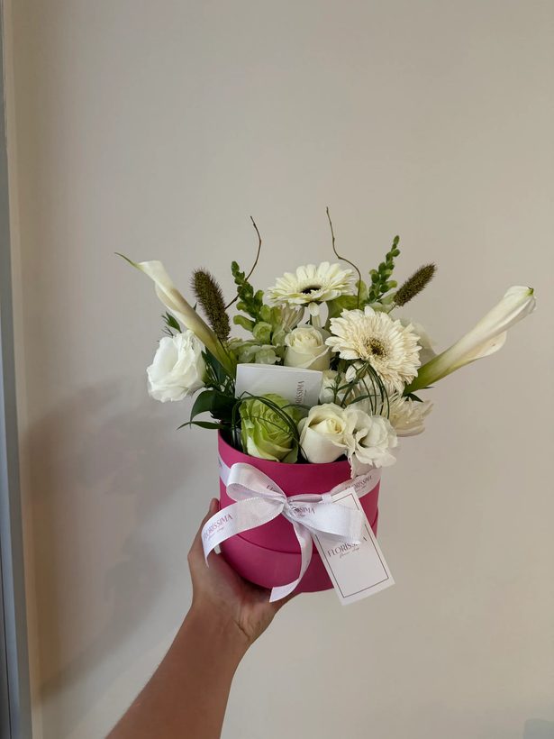 Box clássica com flores brancas naturais